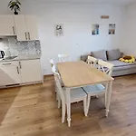 Appartamento Hluchá Bašta S Vnitřním Bazénem