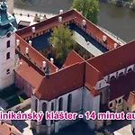 Hluchá Bašta S Vnitřním Bazénem *