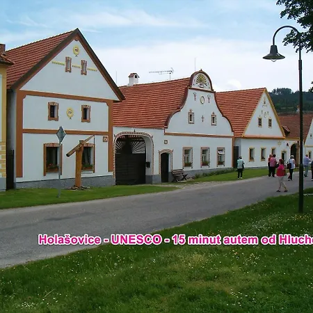 Hluchá Bašta S Vnitřním Bazénem *