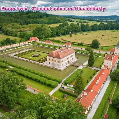 Hluchá Bašta S Vnitřním Bazénem