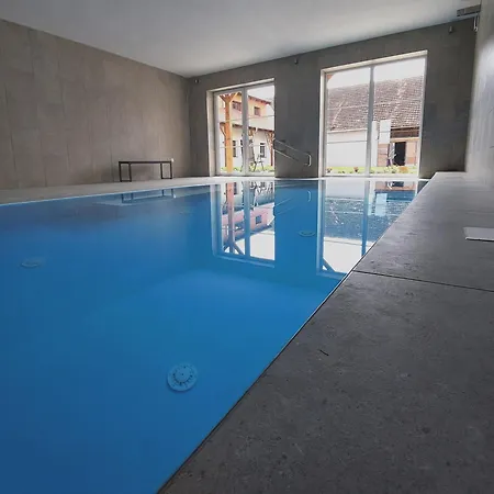 Hlucha Basta S Vnitrnim Bazenem *