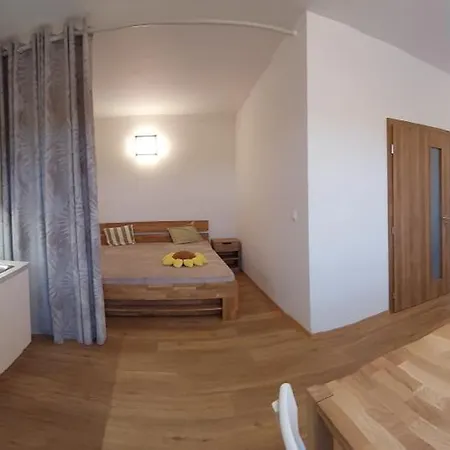 Apartment Hlucha Basta S Vnitrnim Bazenem