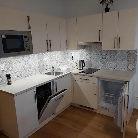 Hlucha Basta S Vnitrnim Bazenem Apartment