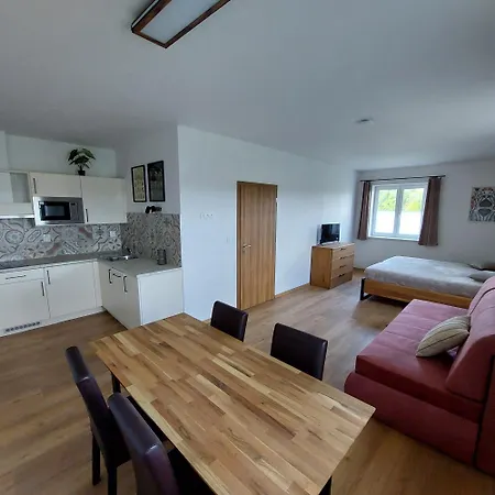 Apartment Hlucha Basta S Vnitrnim Bazenem *