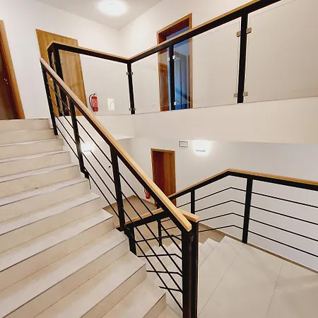 Apartment Hlucha Basta S Vnitrnim Bazenem Ceske Budejovice