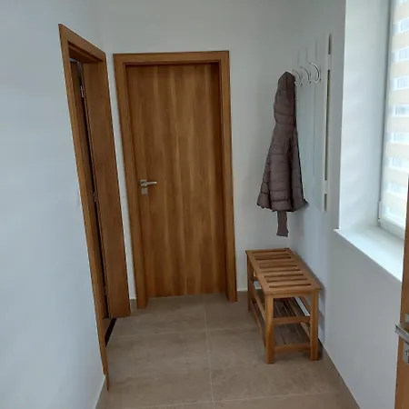 Hlucha Basta S Vnitrnim Bazenem *