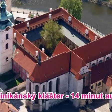 Hlucha Basta S Vnitrnim Bazenem *