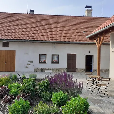 Hluchá Bašta S Vnitřním Bazénem Appartamento Ceske Budejovice