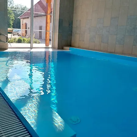 Hluchá Bašta S Vnitřním Bazénem * Ceske Budejovice