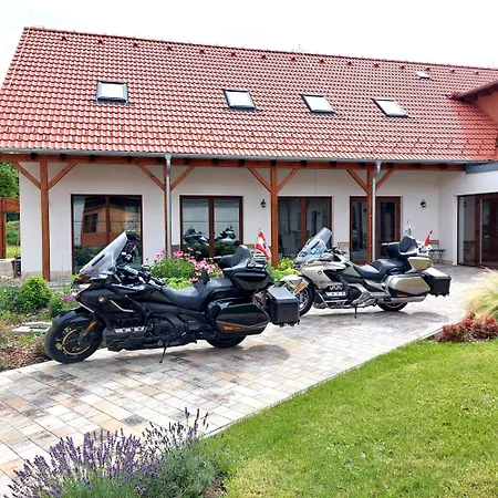 Hlucha Basta S Vnitrnim Bazenem Appartement Ceske Budejovice