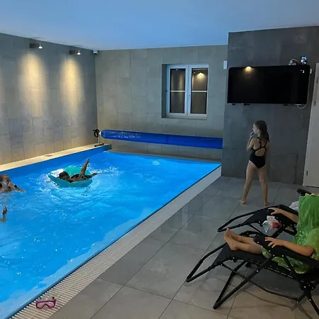 Hluchá Bašta S Vnitřním Bazénem Appartamento *