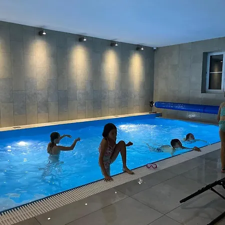 Hlucha Basta S Vnitrnim Bazenem