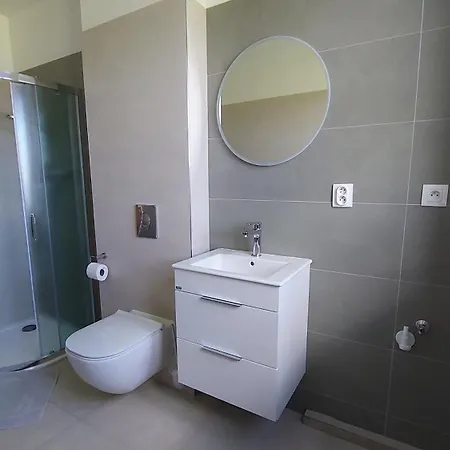 Hlucha Basta S Vnitrnim Bazenem Apartment Ceske Budejovice