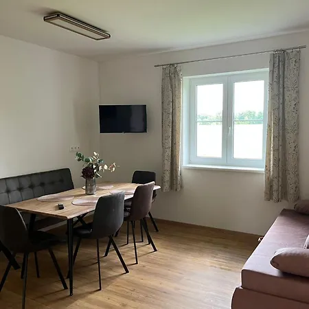 Hlucha Basta S Vnitrnim Bazenem Apartment Ceske Budejovice