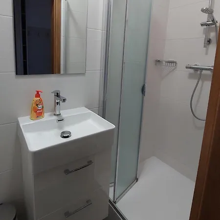 Hlucha Basta S Vnitrnim Bazenem Apartment