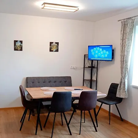 Apartment Hlucha Basta S Vnitrnim Bazenem *