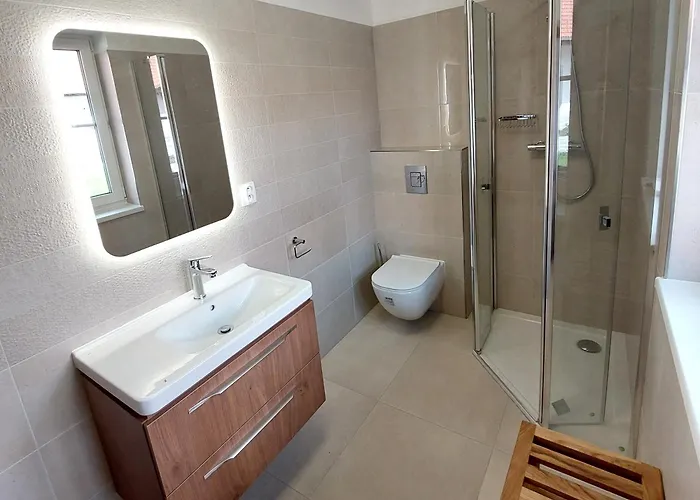 Hlucha Basta S Vnitrnim Bazenem 체스케부데요비체