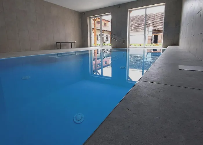 Hlucha Basta S Vnitrnim Bazenem *