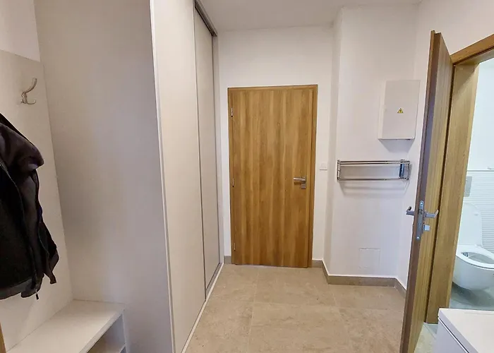 Hlucha Basta S Vnitrnim Bazenem تشيسكي بوديوفيتسه