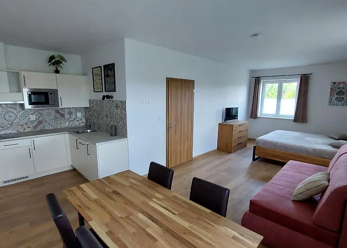 شقة Hlucha Basta S Vnitrnim Bazenem *