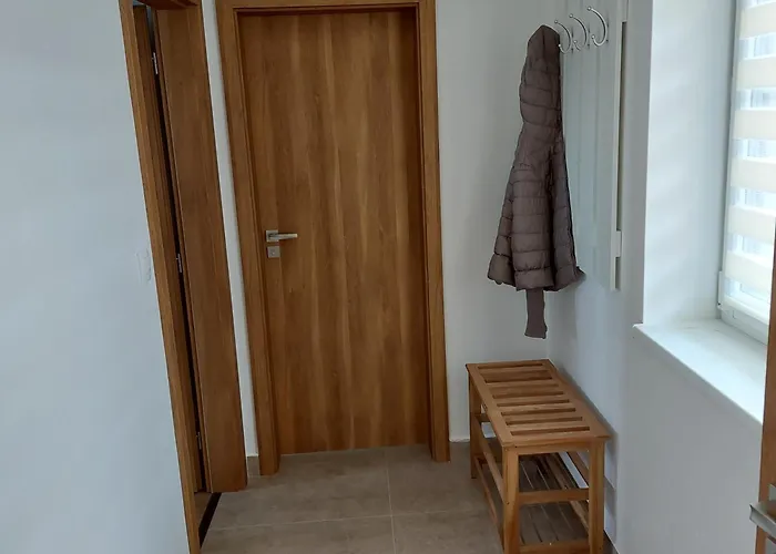 Hlucha Basta S Vnitrnim Bazenem *