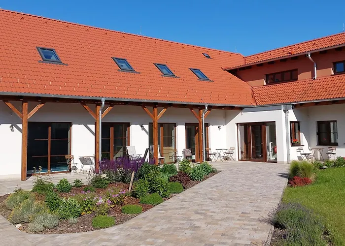 Hlucha Basta S Vnitrnim Bazenem تشيسكي بوديوفيتسه