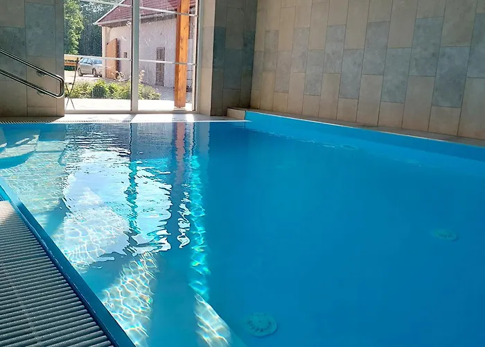 Hlucha Basta S Vnitrnim Bazenem * 체스케부데요비체