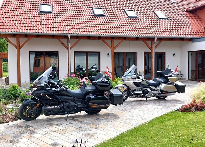 Hlucha Basta S Vnitrnim Bazenem شقة تشيسكي بوديوفيتسه