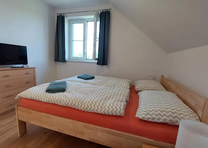 Hlucha Basta S Vnitrnim Bazenem شقة