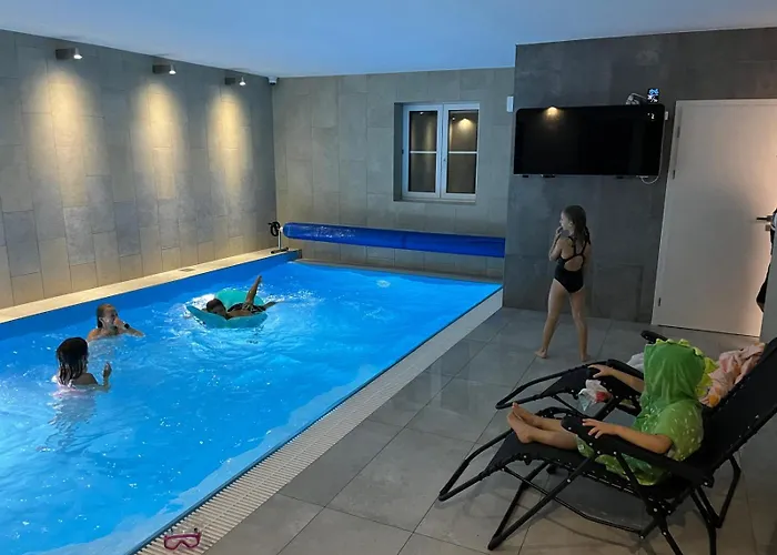 Hlucha Basta S Vnitrnim Bazenem شقة *