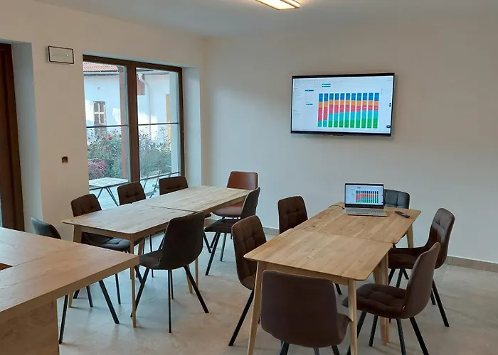 아파트 Hlucha Basta S Vnitrnim Bazenem 체스케부데요비체