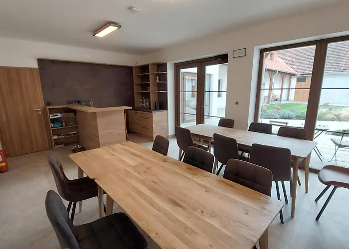 Hlucha Basta S Vnitrnim Bazenem 체스케부데요비체